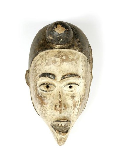 Arte africana White mask, Kongo-Yombe D.R. Congo .