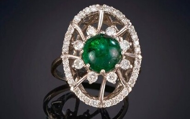 BEAUTIFUL EMERALD AND BRIGHTNESS RING OF ORIGINAL DESIGN on a frame of 18K white gold. Price: 645,00 Euros. (107.319 Ptas.)