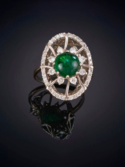 BEAUTIFUL EMERALD AND BRIGHTNESS RING OF ORIGINAL DESIGN on a frame of 18K white gold. Price: 645,00 Euros. (107.319 Ptas.)