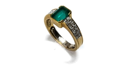 Emerald ring (+/ 2.60 ct)