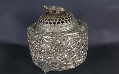 Beautiful perfume burner box - storks - Bronze - Signé 'Korai' 宏来 - Japan - ca 1930-50