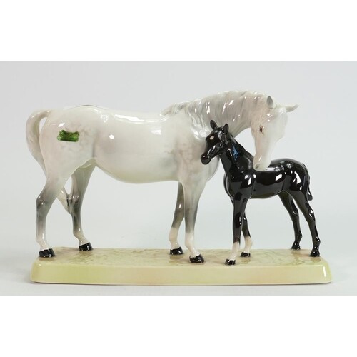 Beswick grey mare & foal on ceramic base 1811