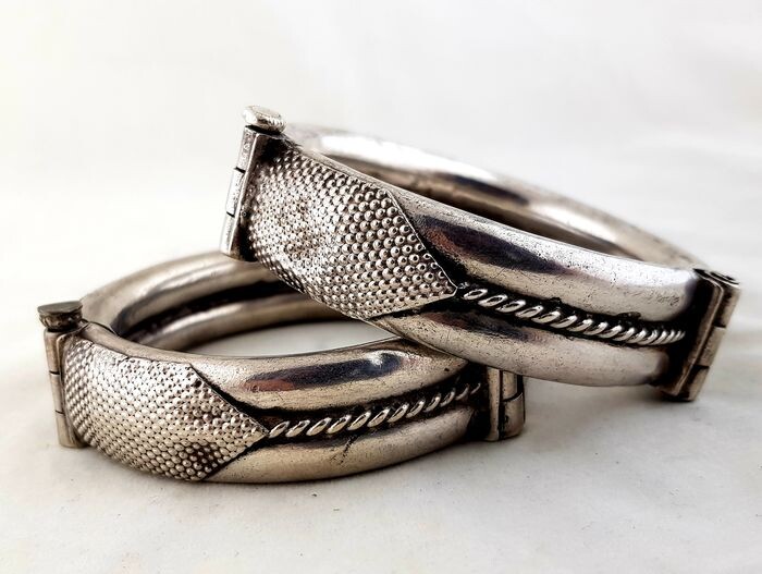 Bracelets (2) - silver +800 - North India - Mid 20th century