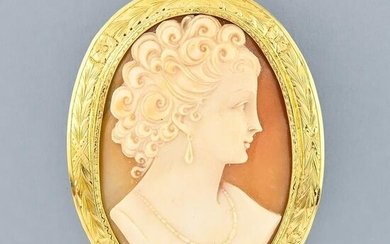 Brooch set with a shell cameo