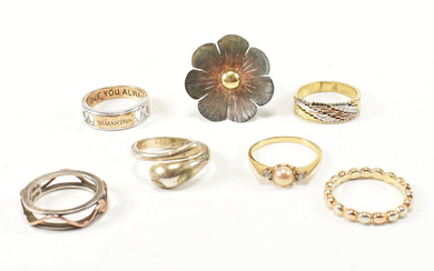 COLLECTION OF SILVER & GOLD ON SILVER RINGS