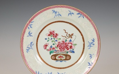 China, a famille rose porcelain plate, Qianlong period (1736-1795)