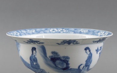 Chinees porseleinen klapmutskom met blauw-wit decor: lange lijzen en...