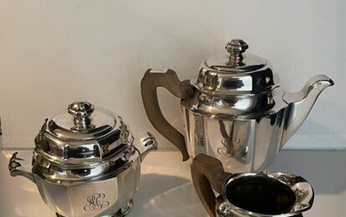 Coffee set in silver 950/1000e including a coffee pot, a milk pot and a sugar bowl, the wooden handles. Gross weight: 1300 grs
