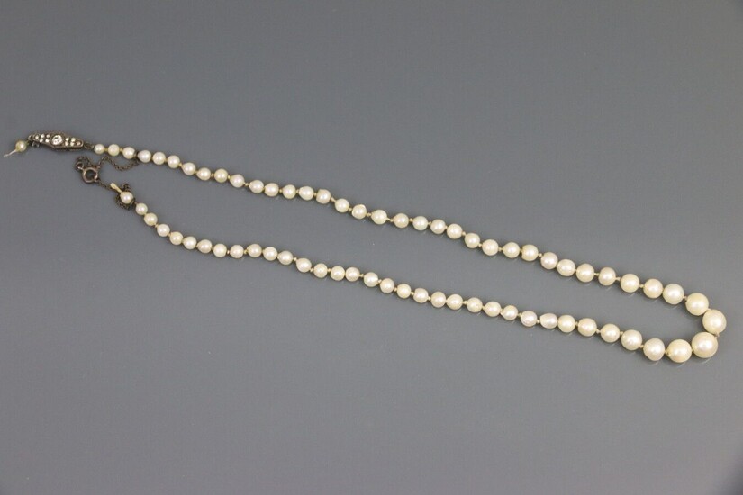 Collier de perles en chute, fermoir et chaînette... - Lot 69 - Art-Valorem