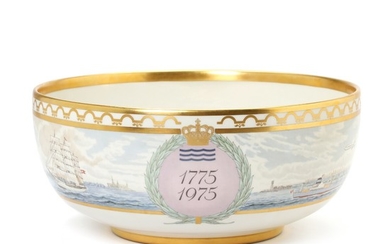 “Copenhagen jubilee porcelain bowle 1775–1975” decorated in colours and gold. 2401/2500. Royal Copenhagen. Diam. 33 cm.