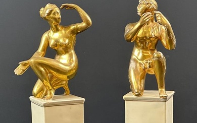Coppia di sculture in ceramica dorata raff.te Fanciulle inginocchiate (...