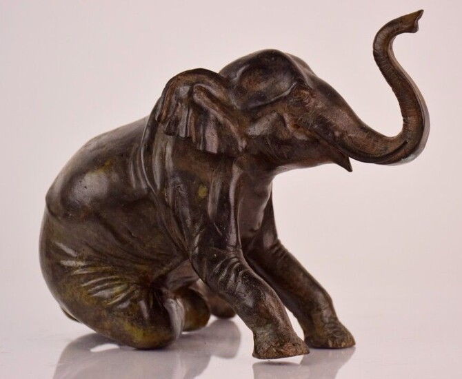 ECOLE XXème siècle "Elephant assis sur ses pattes arrières" Epreuve...
