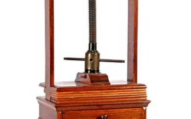 (-), Oak linen press with drawer and door...