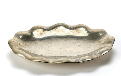 Eros Genazzi Centerpiece in poded silver with wavy