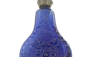 Flacon à parfum en verre bleu de la fin du XVIIe siècle ou du début...