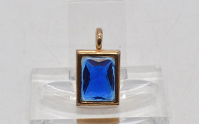 GOLD PLATED NECKLACE PENDANT, WITH FACETED STONE, RECTANGULAR, SIZE APPROX. 16X28MM, VINTAGE.