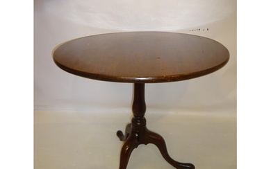 Georgian mahogany circular tea/wine table. Diameter 76cm.