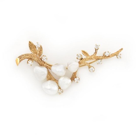 Gold, Freshwater Pearl and Diamond Pin