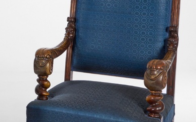 Grand fauteuil de salon historiciste Chêne sculpté en relief. Cadre rectangulaire sur pieds en ciseaux...