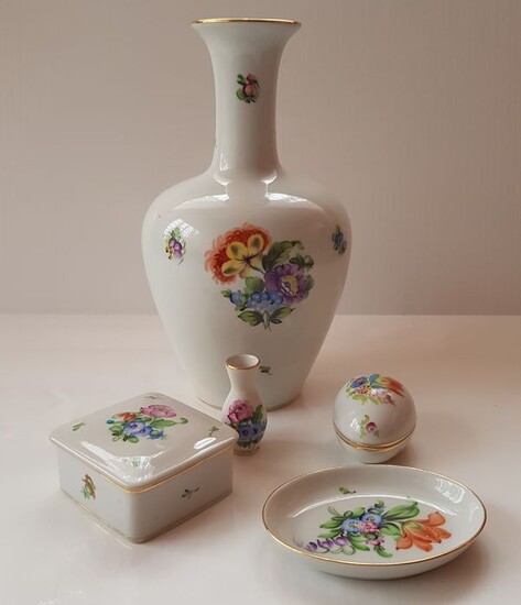 Herend - various items including a large vase (5) - Porcelain