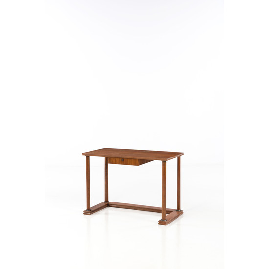 Italian production (XX) Desk Wood and brass Creation date: circa 1940 H 75×L 109×P 55 cm