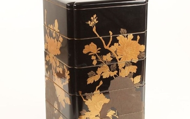Jūbako 重箱 (food box) - Gold, Lacquer, Wood - Very fine jubako with peonies and rock design - Japan - Late 19th/Early 20th century (Meiji period)