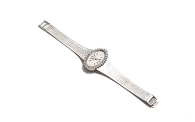 LONGINES Montre bracelet de dame en or gris 18k (750 millièmes)) à boîtier ovale cerné...