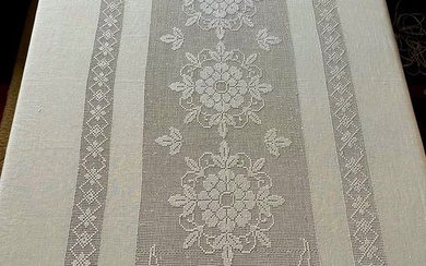 Linen tablecloth with spectacular Sicilian hand embroidery referring to Easter. - Tablecloth - 280 cm - 260 cm