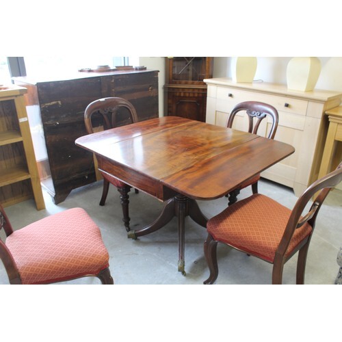 Mahogany Victorian Single Pedestal Pembroke style Table ter...