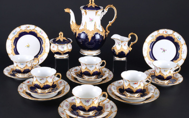 Meissen B-Form Strewn Flowers royal blue coffee service for 6 persons, Kaffeeservice fÃ¼r 6