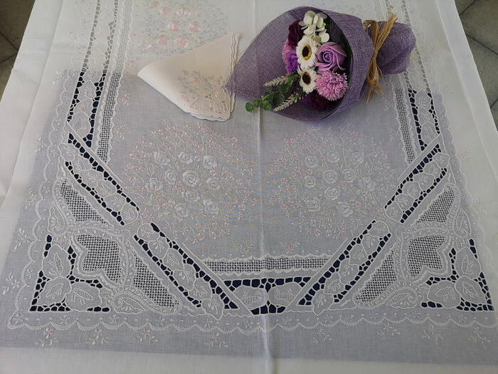 Museal tablecloth x12 in pure linen with Intaglio embroidery and Full Stitch in silk thread by hand - Linen - AFTER 2000