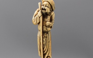 Netsuke (1) - Ivory - A TALL NETSUKE OF A FOREIGNER - Japan - Edo Period (1600-1868)