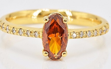 No Reserve Price - 1.00 ct Diamonds - 0.93 ct central Fancy Diamond Ring - Yellow gold