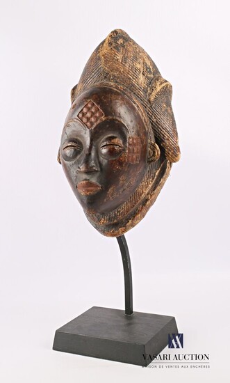 PUNU - GABON Masque féminin noir en bois... - Lot 169 - Vasari Auction