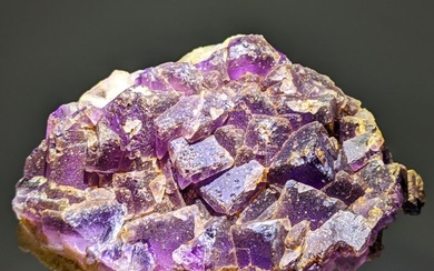PURPLE FLUORITE cubes, truly intense color Crystals on matrix - Height: 96 mm - Width: 58 mm- 293.07 g - (1)