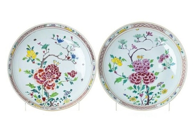 Pair of Chinese flowers porcelain bowls, Yongzheng