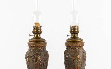 Paire de lampes à huile orientales, en terre cuite polychrome montée en bronze. Vers 1900....