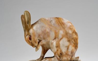 Paul Zeiller, großer Hase aus Alabaster, Wiener Manufaktur Friedrich Goldscheider, ca. 1900-1913
