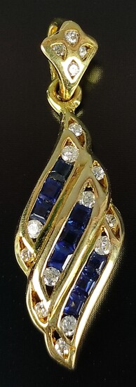 Pendant with sapphires and diamonds, 9 sapphire carrée and 16 diamonds, 750/18K yellow gold, 2,8g