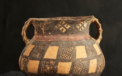 Pot à deux anses Chine, période néolithique… Calendrier Art Précolombien - Art d’Asie - Nouvelle… Lot n° 69
