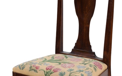 QUEEN ANNE STYLE MAHOGANY SIDE CHAIR 40 x 22 1/4 x 20 in. (101.6 x 56.5 x 50.8 cm.)