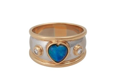 Ring mit herzförmigem Opal flankiert von 2 Brillanten, zus. ca. 0,08 ct