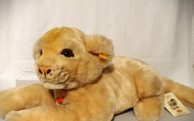 STEIFF STUFFED ANIMAL: MOLLY LION MODEL.