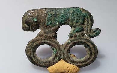 Scythian Bronze - A Very Rare and Fine Tiger Shaped Mount - 0×3×4 cm