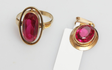 Set - gold ring and pendant Art Deco style gold ring and pendant with artificial ruby. Ring 18 mm, pendant 20x14 mm.