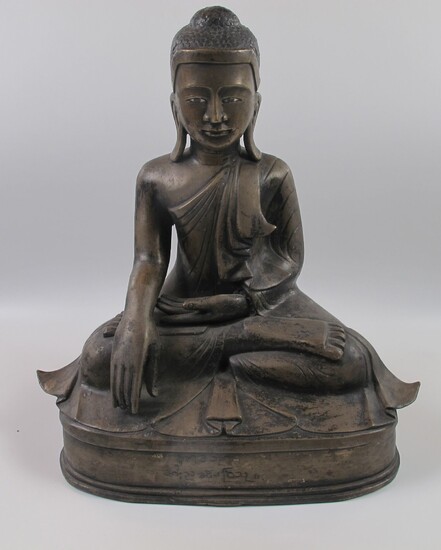 Statue de Bouddha en bronze assis dans la... - Lot 369 - Vermot et Associés
