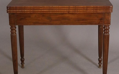 Tavolo da gioco impiallacciato in legno di mogano