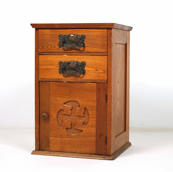 Toilet cabinet, wood, American colonial style, Philadelphia, 18th century.