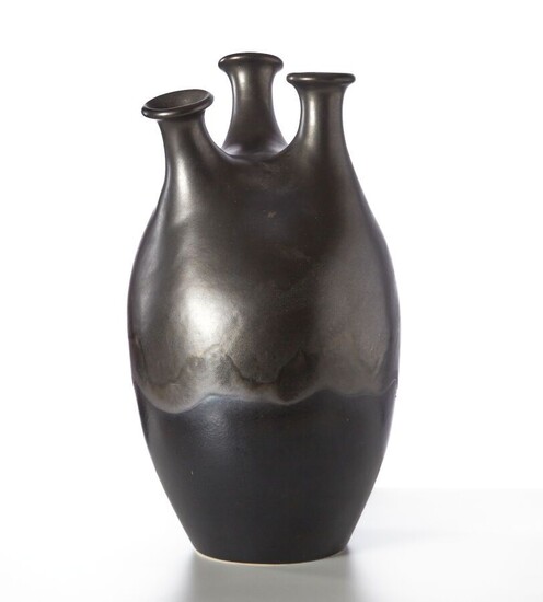 Travail 1960 Vase trilobé en céramique émaillée... - Lot 69 - Boisgirard - Antonini