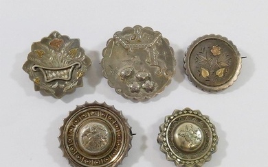 Twelve Victorian and early 20th century silver and silver co...
